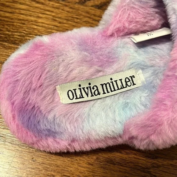 Olivia Miller Women’s Slipper - Picture 6 of 6